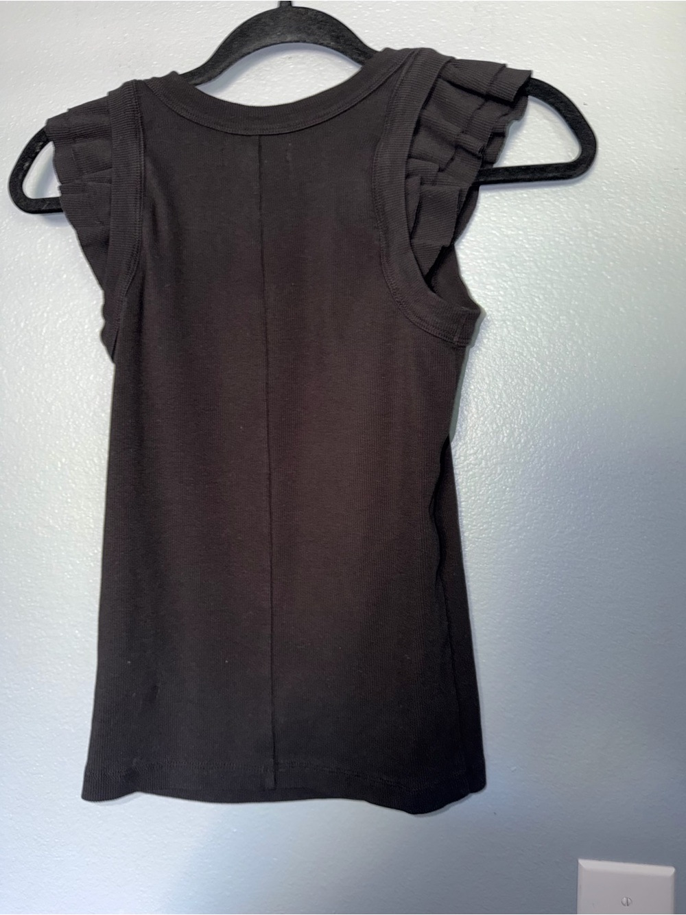 Black Ruffle Sleeve Ribbed Tank Top - Picture 5 of 5
